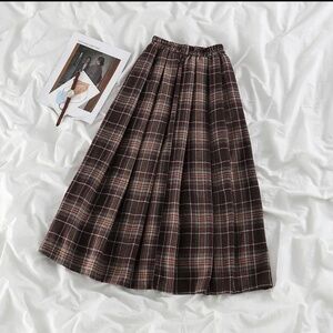 Lined plaid midi skirt with pockets